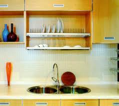 Mách bạn: Mẹo tẩy vết dầu mỡ bám tường bếp