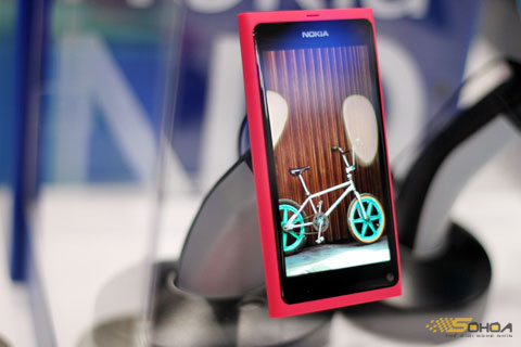 Nokia N9 không có phím bấm.