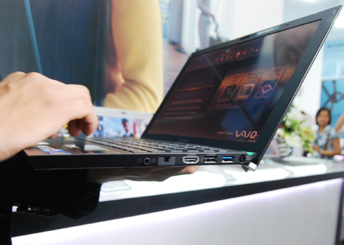 Vaio Z có thiết kế nhẹ và mỏng. 