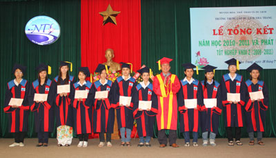 Tổng kết năm học 2010-2011 và trao bằng tốt nghiệp khóa 2 (2009-2011)