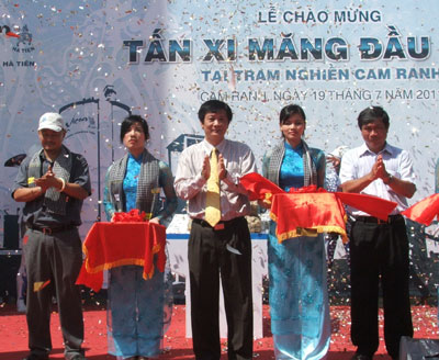 Sản xuất tấn xi măng đầu tiên tại Trạm nghiền Cam Ranh