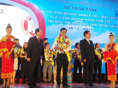 Nhận giải thưởng “Thương hiệu nổi tiếng ASEAN” năm 2011