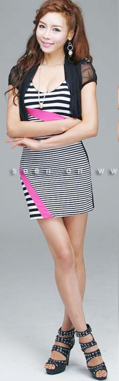 Biến tấu váy kẻ ngang thật xinh cho ngày Hè