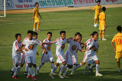 Đội U17 Khatoco Khánh Hòa thắng trận ra quân