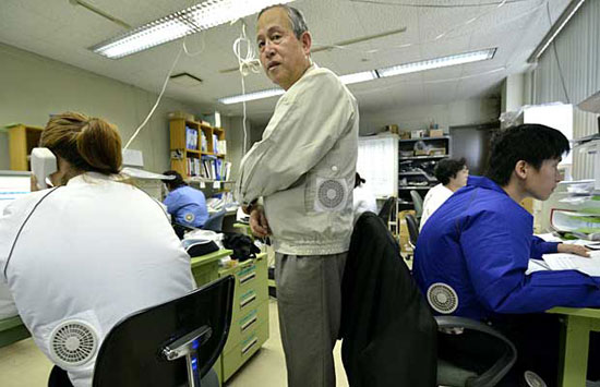 "Áo điều hòa" hút hàng ở Nhật Bản