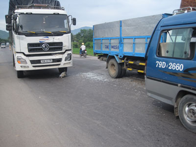 Tai nạn giao thông giữa 3 ô tô