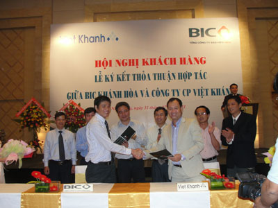 Bệnh viện Quân dân y Khánh Hòa và Công ty Bảo hiểm Ngân hàng Đầu tư và Phát triển Khánh Hòa ký kết hợp tác