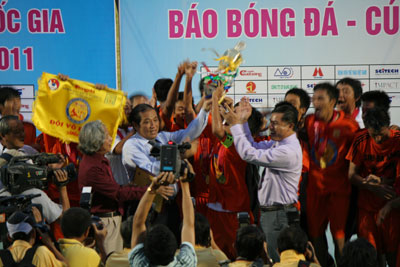 Đội bóng SHB Đà Nẵng lần thứ 2 vô địch