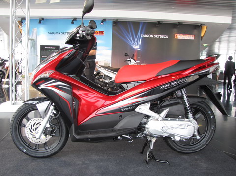 Giá xe tay ga của Honda bất ngờ giảm mạnh