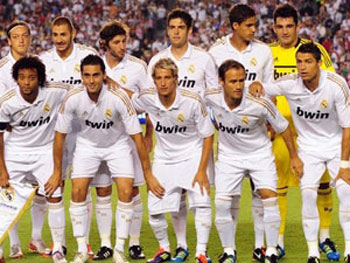 Real Madrid vượt mặt Barca và Manchester United