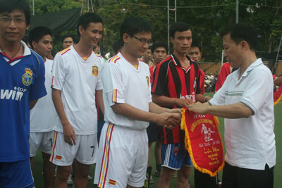 Hơn 30 công ty tham gia giải bóng đá mini IT cup