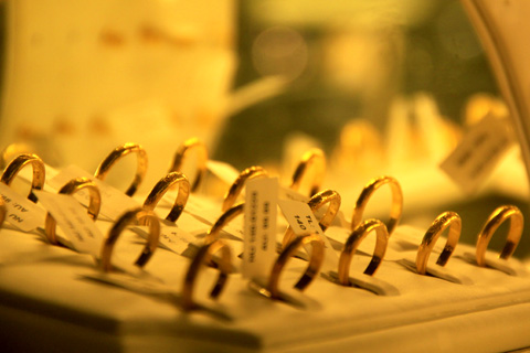 Giá vàng lập lại mốc 45 triệu đồng