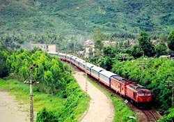 Trả vé tàu qua tin nhắn cho hành khách ở khu cách ly