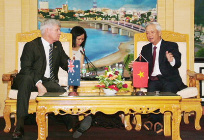 Tiếp Tổng Lãnh sự Úc