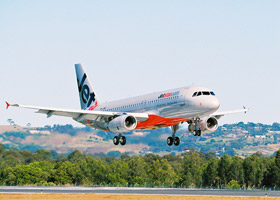 Hiện Jetstar Pacific đang khai thác khoảng 40 chuyến/ngày, với đội máy bay phản lực tầm trung 7 chiếc gồm Airbus A320 và Boeing 737- 400. 