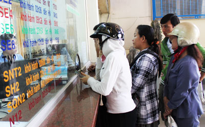 Tăng tàu, thêm xe phục vụ hành khách đi lại