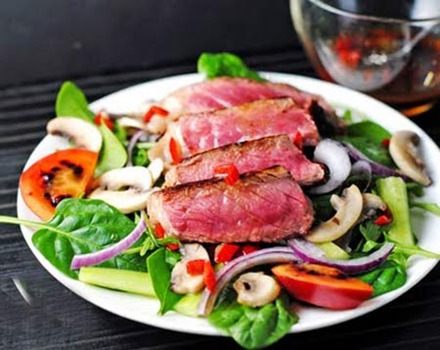 Món ăn: Salad bít tết bò cay ngon lạ