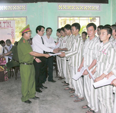 Đặc xá 228 phạm nhân