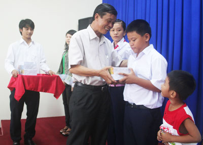 Tiếp bước cùng em đến trường