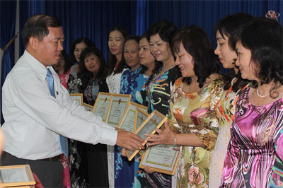 Dẫn đầu thi đua khối các phòng giáo dục toàn tỉnh