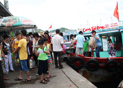 Khách đông nhưng không “cháy” phòng