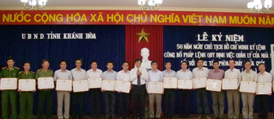 UBND tỉnh Khánh Hòa tặng bằng khen cho 20 tập thể và 8 cá nhân