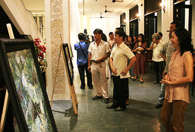 Khai mạc triển lãm “Mùa sen”