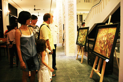 “Mùa sen” trĩu nặng tình đời