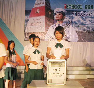 Đóng góp hơn 28 triệu đồng vào “Quỹ vì Trường Sa thân yêu”