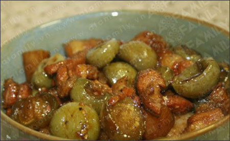 Món ăn: Cà pháo xanh kho thịt ba chỉ