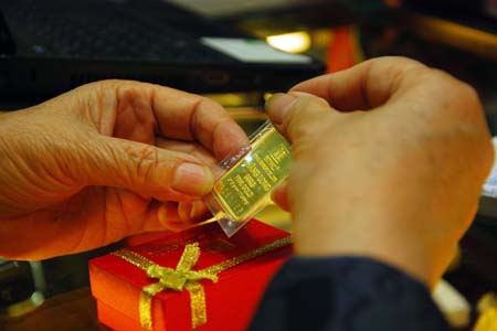 Giá vàng nhảy vọt, lên 45,4 triệu đồng