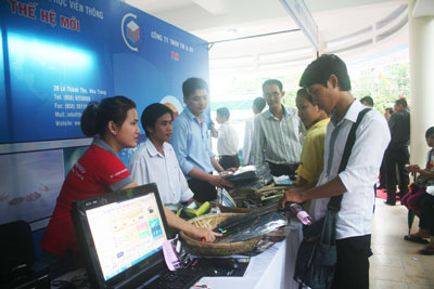 Trao hơn 60 triệu đồng cho sinh viên trong ngày Công nghệ thông tin