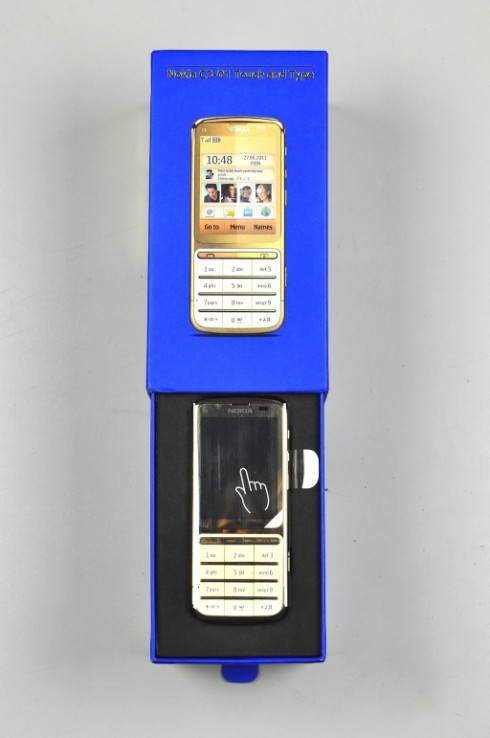 Điện thoại Nokia C3-01 dát vàng giá trên 8 triệu đồng ở Việt Nam