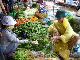 Rau xanh tiếp tục tăng giá