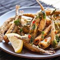 Món ăn: Giòn rụm cá bống chiên tỏi ớt