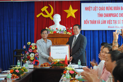 Làm việc với Sở Tư pháp tỉnh Champasac (Lào)