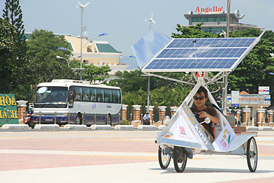 Tham gia cuộc thi Solar Car Racing 2011