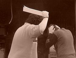 Đánh con có thể bị phạt đến 5 triệu đồng