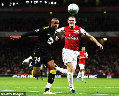 Chờ “vũ khí” tinh thần của Arsenal!