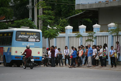Cần những bước đi cẩn trọng