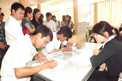 Hơn 180 người trúng tuyển