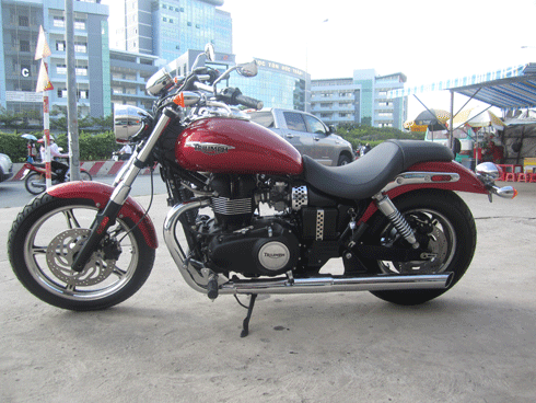 Triumph Speedmaster 2012 trên phố Sài Gòn