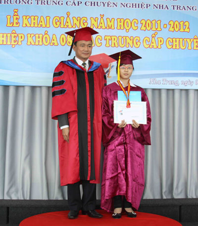 Khai giảng năm học 2011-2012 và trao bằng tốt nghiệp cho học sinh khóa 8