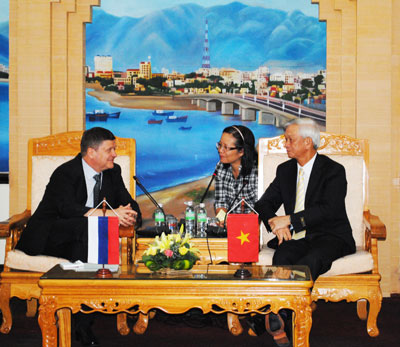 Tiếp Tổng Lãnh sự Liên bang Nga