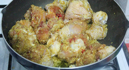 Món ăn: Gà xào xả ớt cay thơm nứt