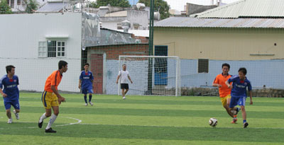 16 đội bóng tranh tài