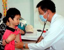 Thầy thuốc không được làm ngoài quá 200 giờ/năm