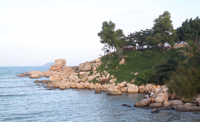 Danh thắng Hòn Chồng vẫn nguyên hiện trạng