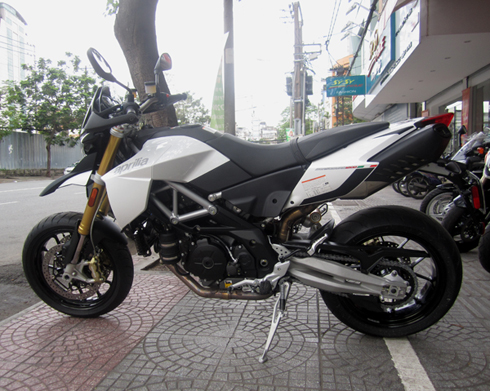 Aprilia Dorsoduro 1200 - chuẩn mực cho môtô địa hình