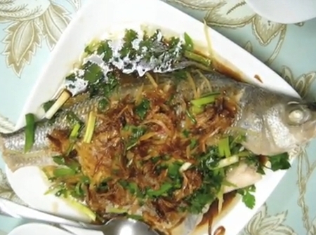 Món ăn: Ngọt thơm cá ngần hấp gừng